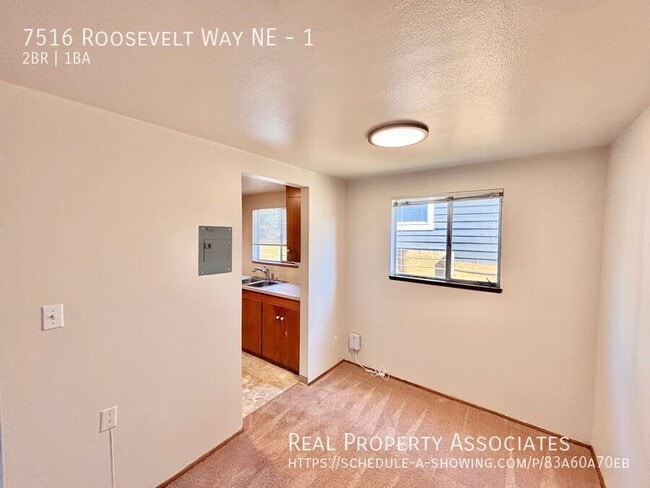 Building Photo - 7516 Roosevelt Way NE