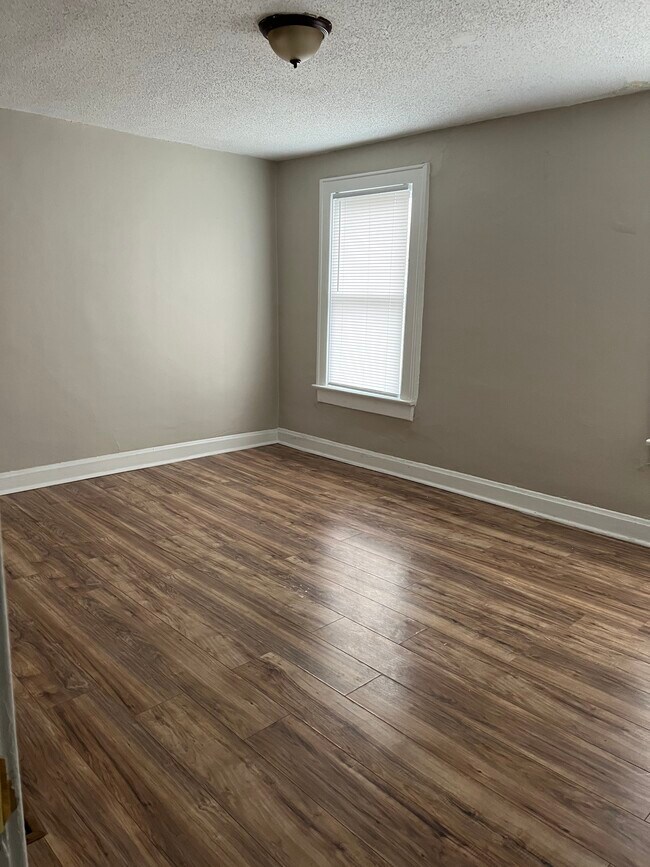 Building Photo - 38 S Oakley Ave