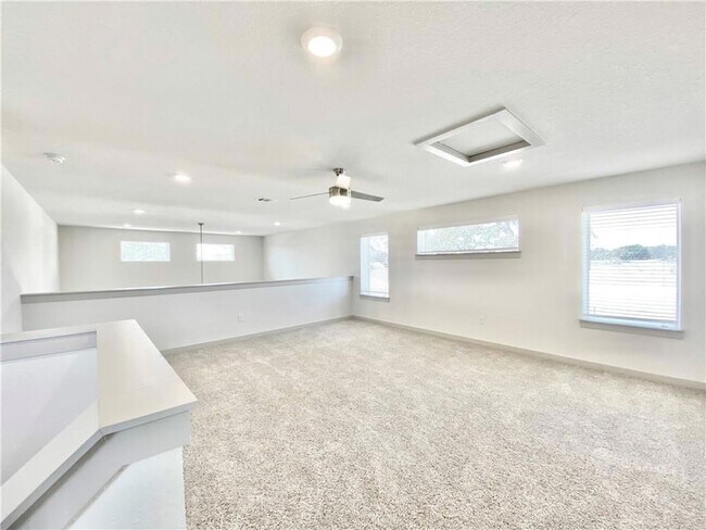 Foto del edificio - 100 Geminiflora Bend