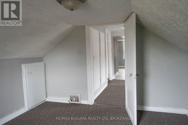 Photo du bâtiment - 39 Carleton St N