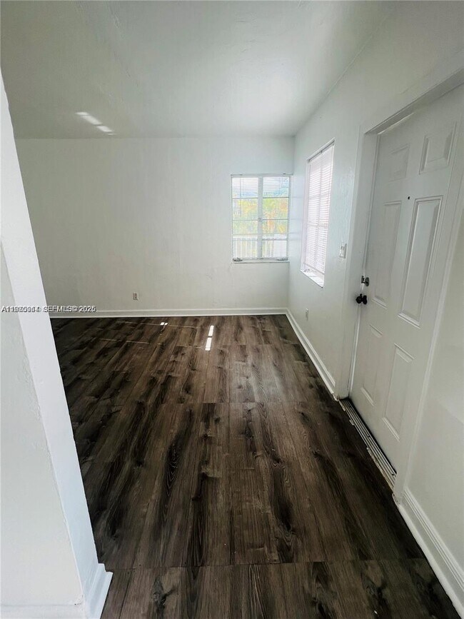 Foto del edificio - 840 81st St