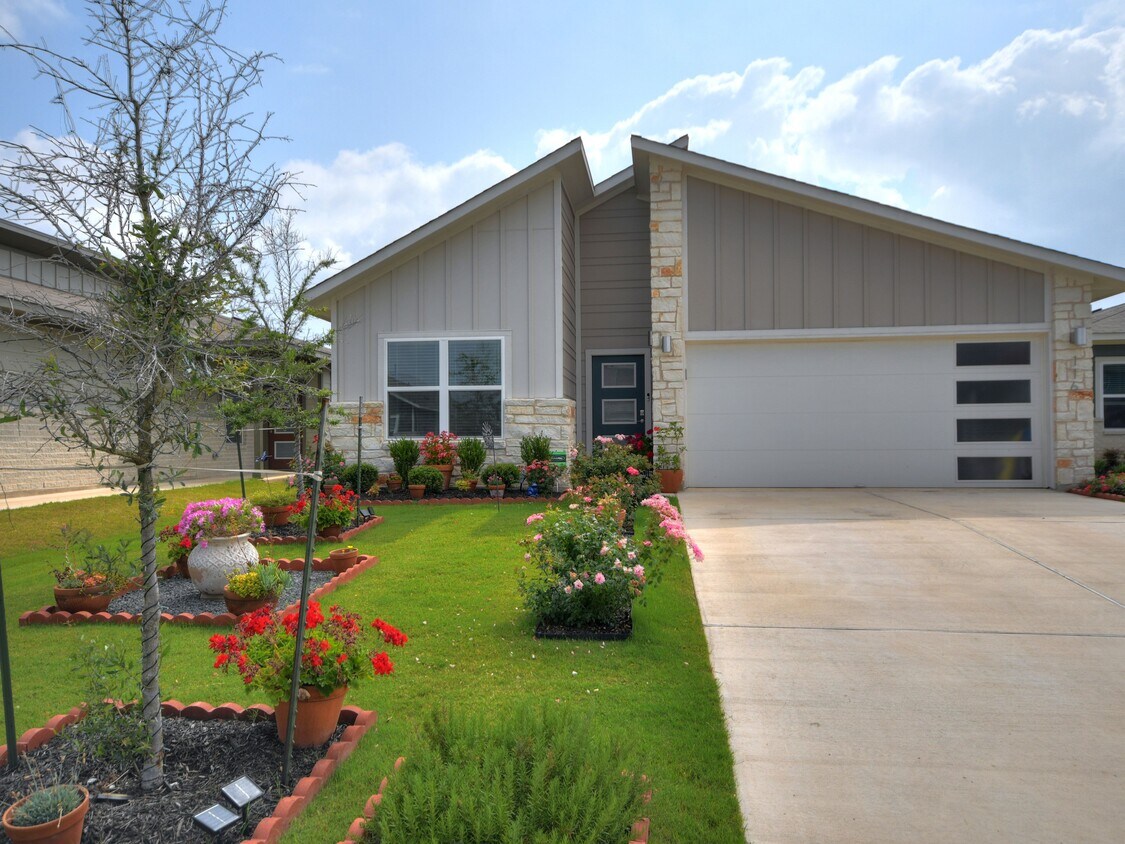 Primary Photo - 116 Deserti Rd