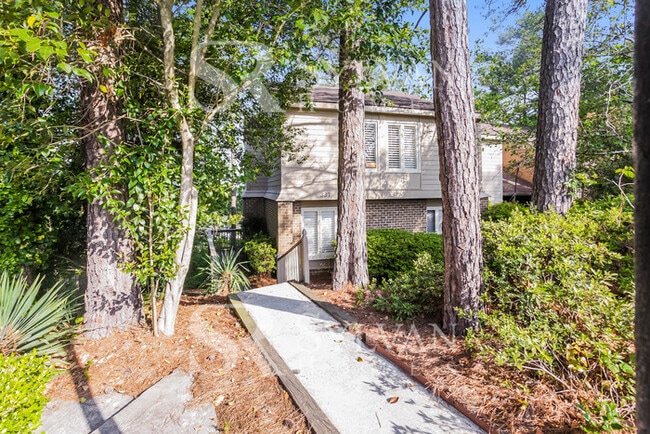 Building Photo - Feel like you are on vacation every day in this 4 bedroom, 3 bathroom home