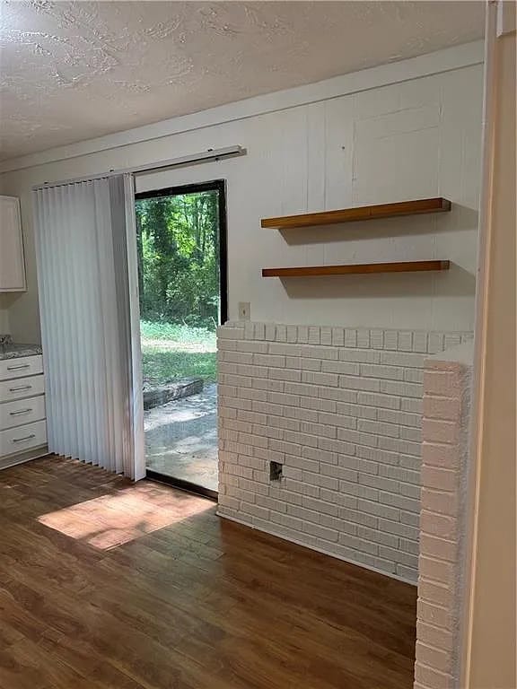Foto del edificio - Room in House on Wedgewood Dr