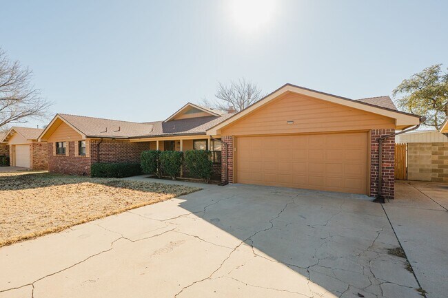 Building Photo - New Listing