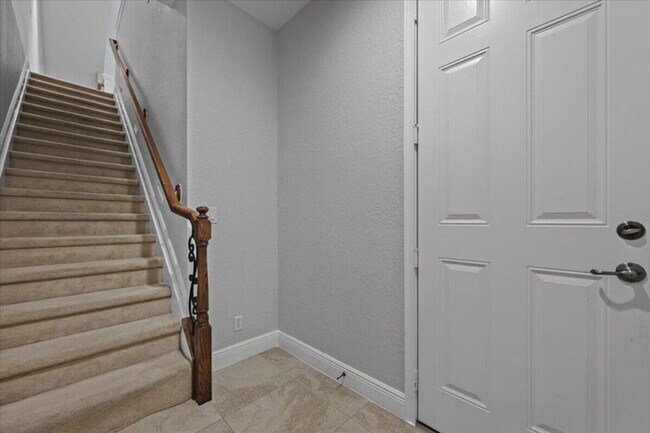 Foto del edificio - 4902 Vine Cliff Way E