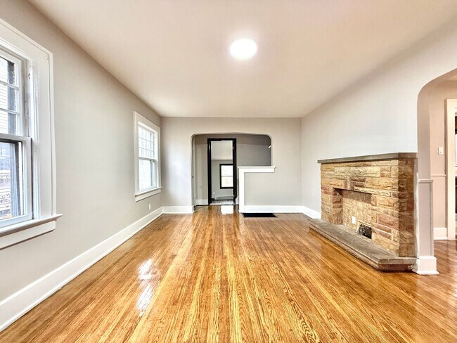 Building Photo - 4 Bedroom House