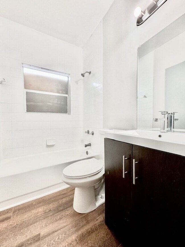 Foto del edificio - Three Bedroom Single Family Home with Priv...