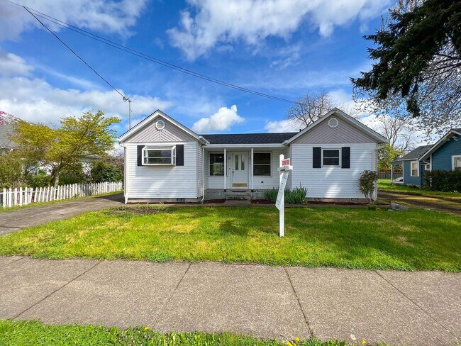Building Photo - Completely updated 3 bedroom 2 bathroom ho...