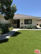 Building Photo - 7627 Encino Ave