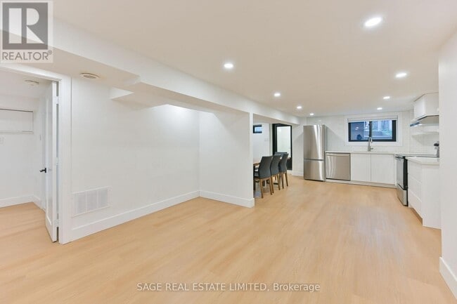 Building Photo - 25 Palmerston Ave