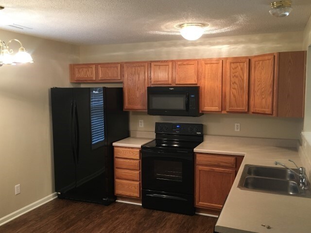 Foto del edificio - 4809 Tommans Trl