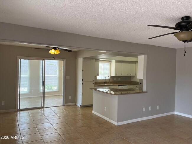 Foto del edificio - 9334 E Sun Lakes Blvd N