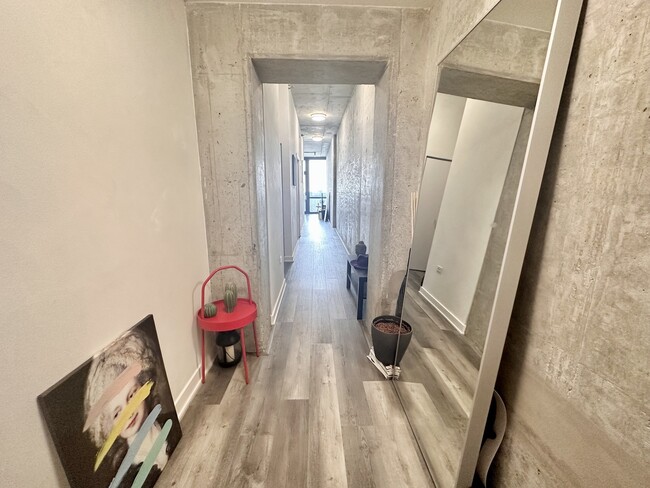 Foto del edificio - 235 W Van Buren St