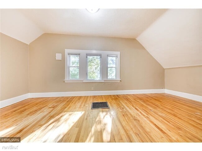 Building Photo - Room for Rent, 1 bath House - 3842 Fremont...