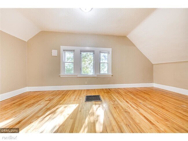 Foto del edificio - Room for Rent, 1 bath House - 3842 Fremont...