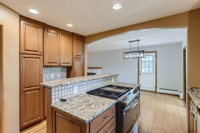 Building Photo - 121 Ridgeview Drive