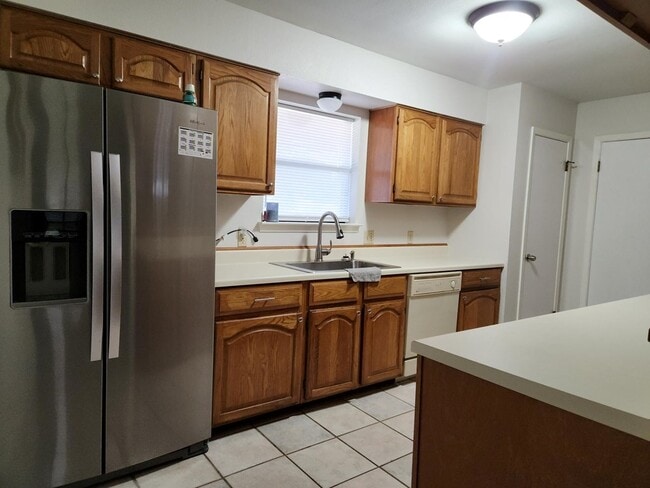 Building Photo - 208 Erin Dr