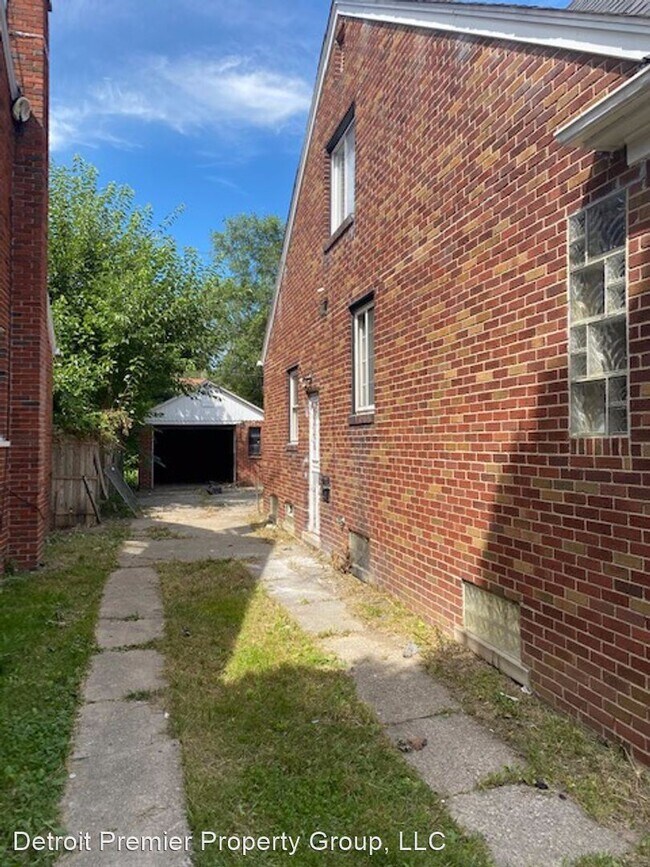 3 br, 1 bath House 19207 Westphalia St House Rental in Detroit, MI