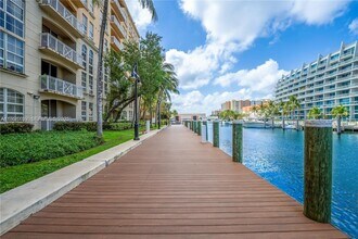 Building Photo - 3001 NE 185th St