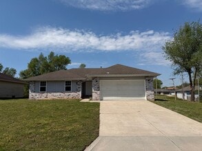 Building Photo - 3413 Leawood Ave