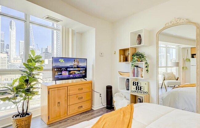 Building Photo - 18 Yonge St