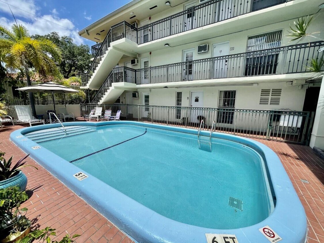 1600 S Le Jeune Rd Unit 6, Miami, FL 33134 Room for Rent in Miami, FL
