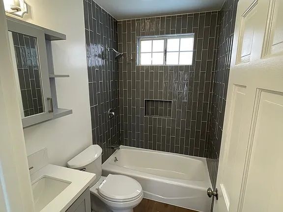Foto del edificio - 5819 Carlton Way