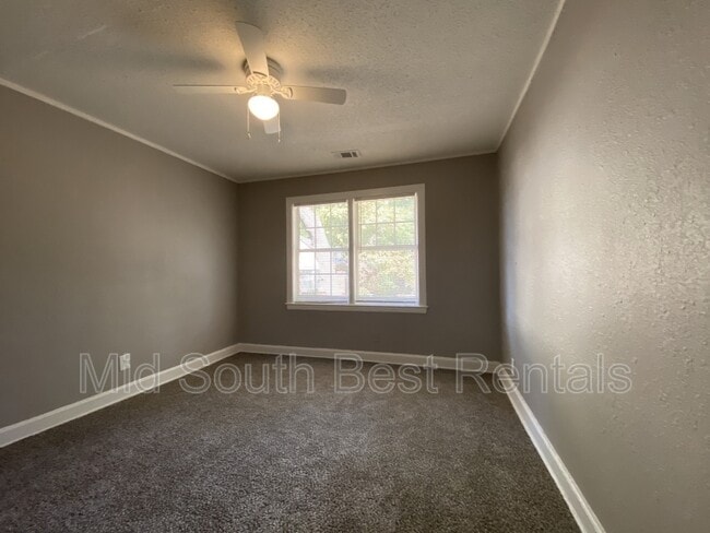 Building Photo - 2329 Longstreet Dr