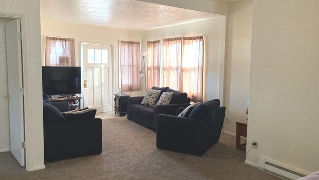 Building Photo - Duplex Located In Steunenberg Historical D...