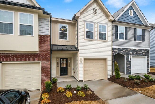 Building Photo - Beautiful 3 bedroom, 2.5 bath townhome in Shephard's Square!
