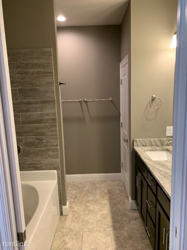 Foto del edificio - 3 br, 2 bath House - 957 Henckley Ave.