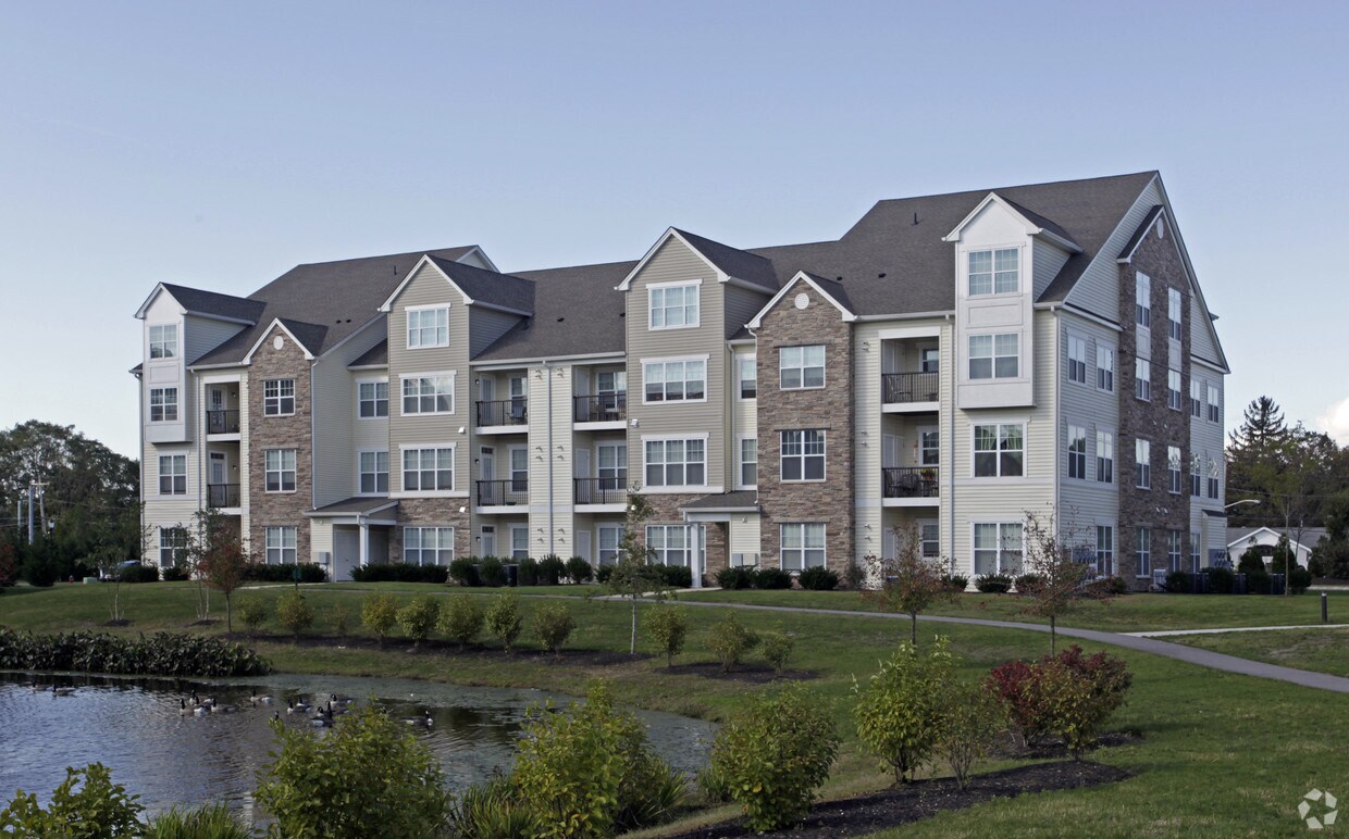 Fairfield Charles Pond at Coram Apartments Coram, NY