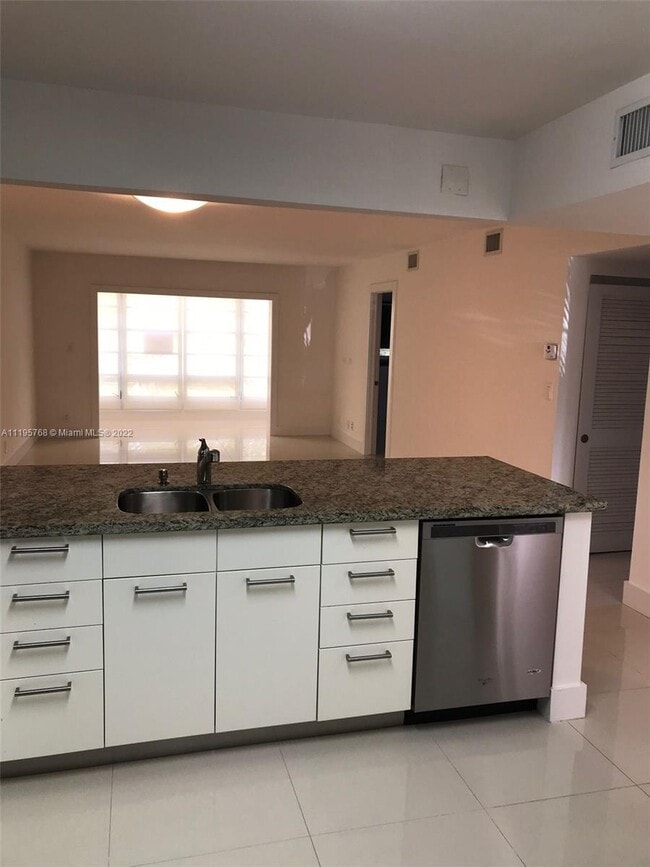 Building Photo - 8141 SW 24th Ct