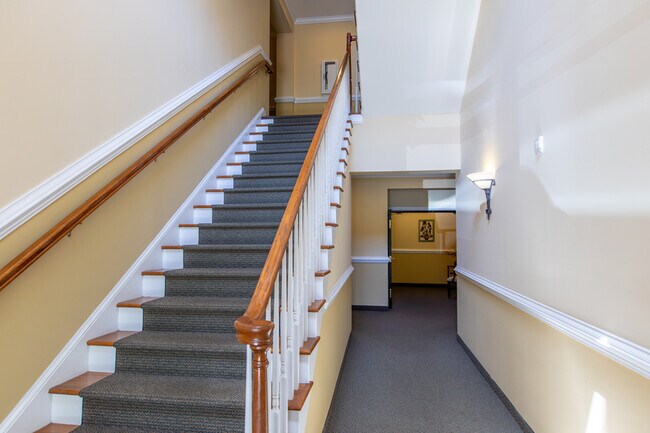 Foto del edificio - 414 Glencrest Pl