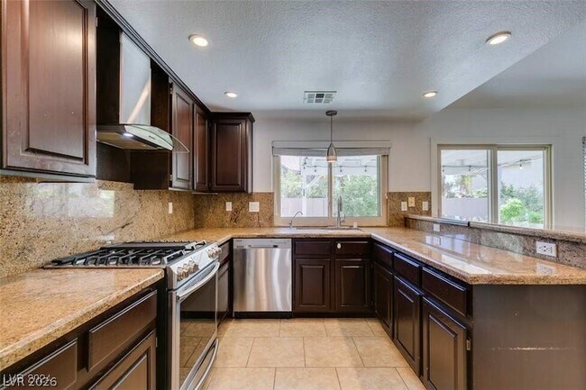 Foto del edificio - 240 Honeywood St