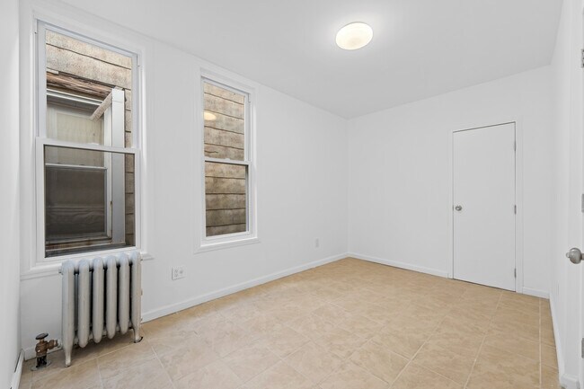 Building Photo - 607 E 182nd St