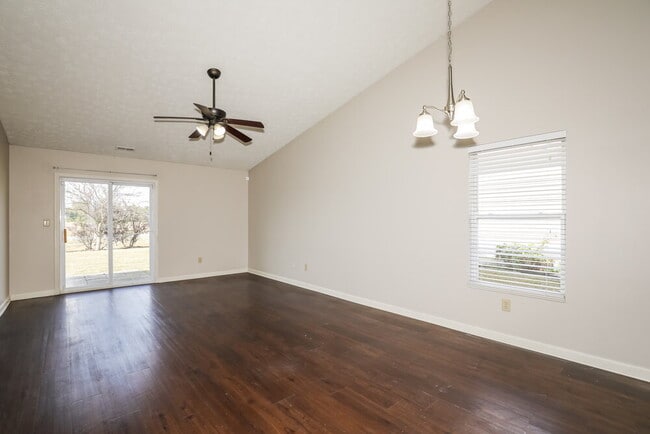 Foto del edificio - 1150 Grassy Creek Cir