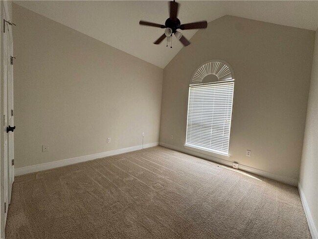 Foto del edificio - 5544 Fairfield Pl