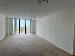 Building Photo - 18151 NE 31st Ct