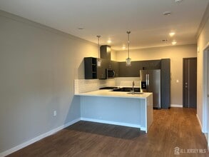 Building Photo - 526 North Ave