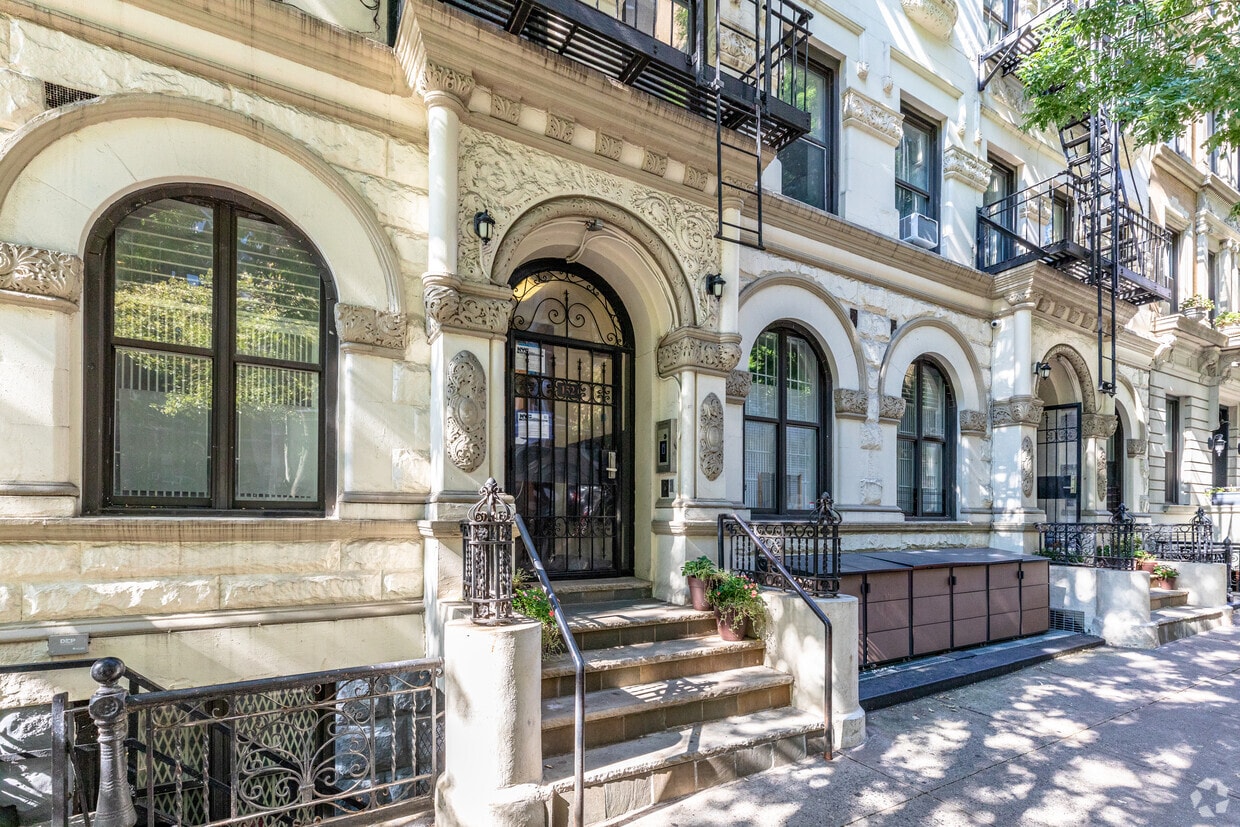 Entrance - 150-152 E 83rd St