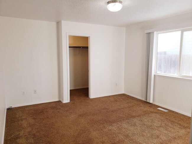 Foto del edificio - 16633 Sadie Ave