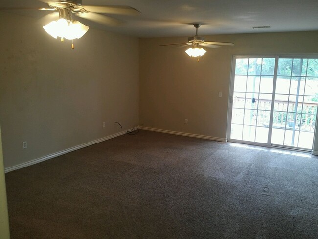 Foto del edificio - 251-251 Graystone Cir