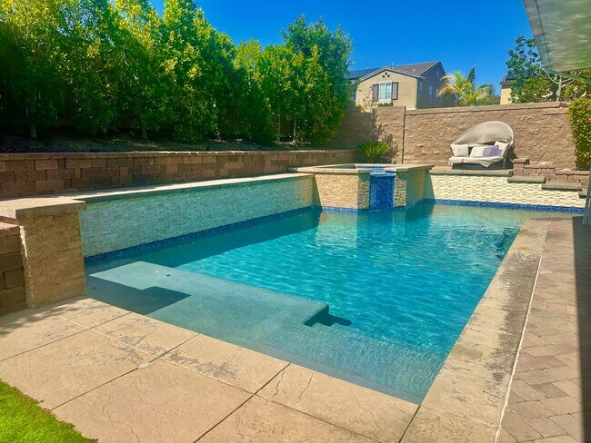Foto del edificio - Corner lot Executive home near everything!