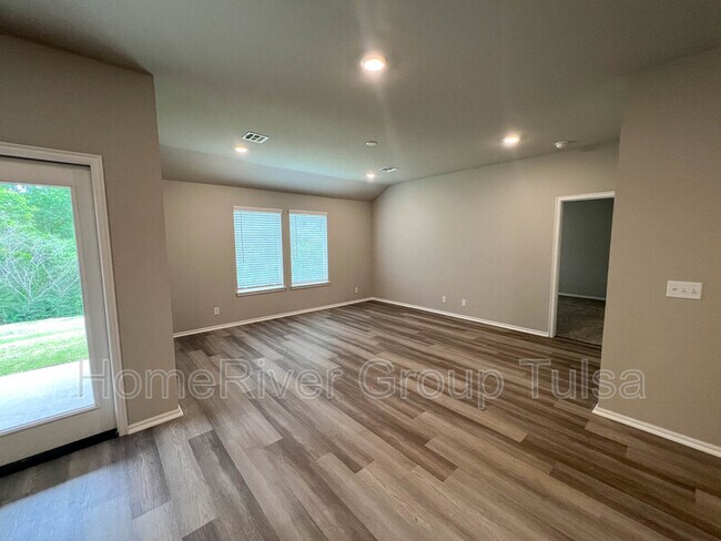 Foto del edificio - 3329 N 23rd W Ave