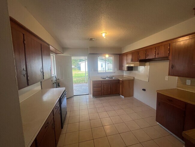 Foto del edificio - Nice large 3 BR. 1.5 Bath home for rent in Lonoke