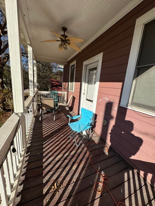 Foto del edificio - Awesome Townhome On Barber St.!