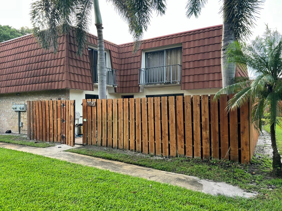 Foto principal - 3216 Spanish Wells Dr