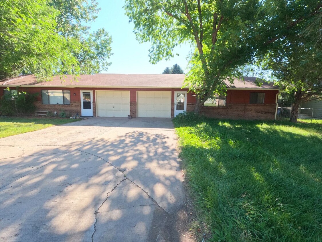 Foto principal - 3420-3422 McConnell Drive